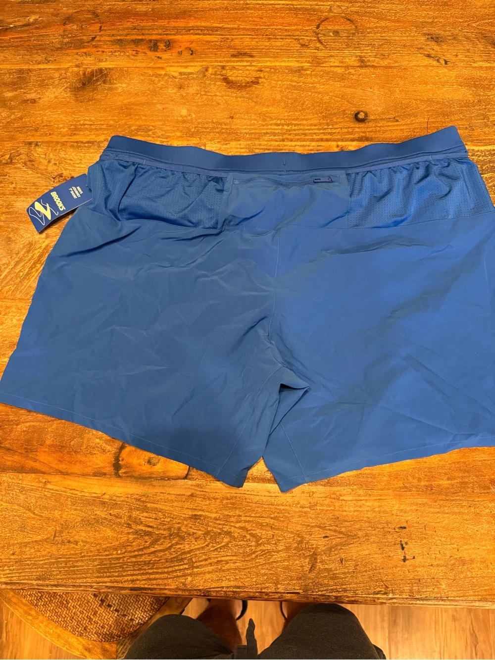 Brooks Men's Journey 7” Athletic Shorts in Blue with Reflective Logo - Picture 2 of 4